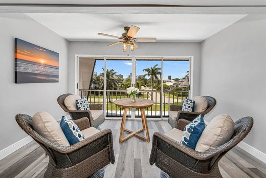 Appartement à Naples, Comté de Collier