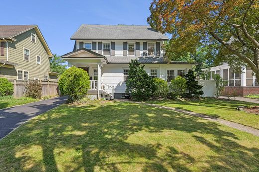 Detached House in South Orange, Essex County