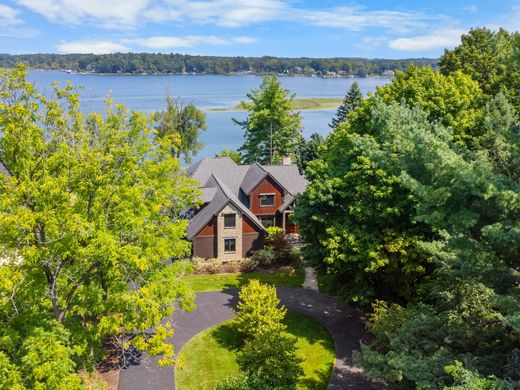 Luxury home in Brighton, Livingston County