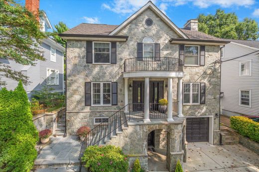 Detached House in Chevy Chase, Washington County