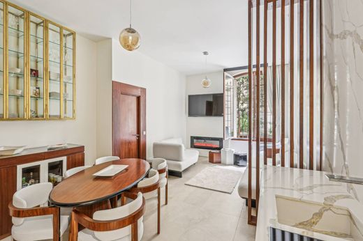 Apartment / Etagenwohnung in Champs-Elysées, Madeleine, Triangle d’or, Paris