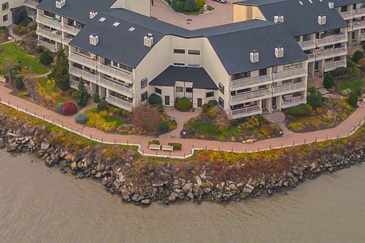 Townhouse in Edgewater, Bergen County