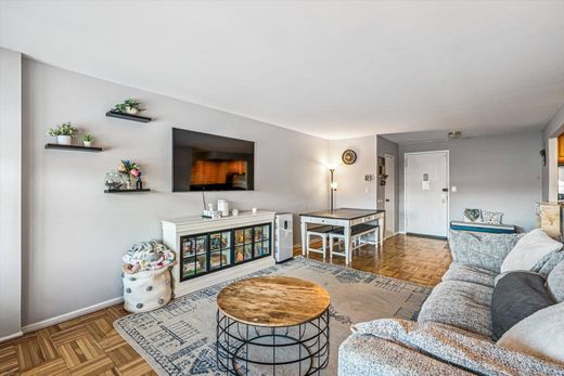 Luxus-Haus in Bayside, Queens County