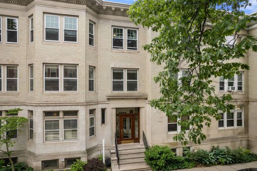 Apartment for sale in Brookline
