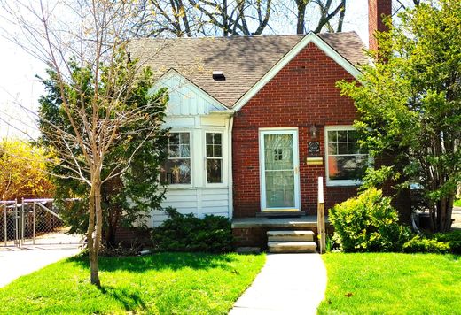 Detached House in Grosse Pointe Woods, Wayne County
