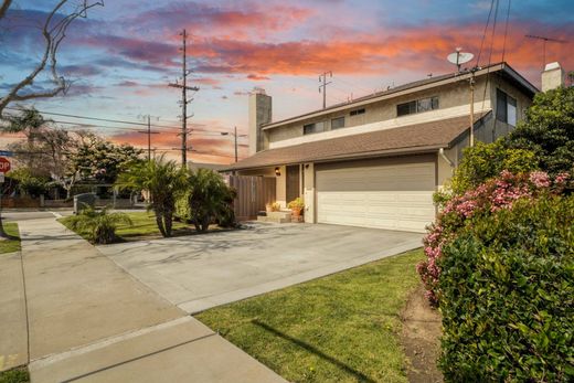 Townhouse in Lomita, Los Angeles County