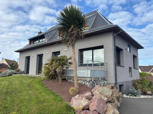Detached House in Asnelles, Calvados