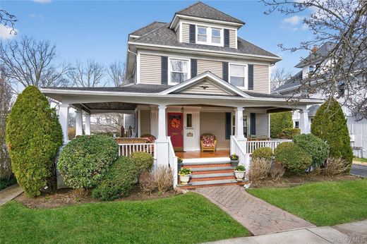 Detached House in Garden City, Nassau County