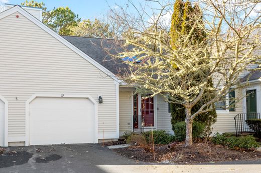 Apartment / Etagenwohnung in Mashpee, Barnstable County