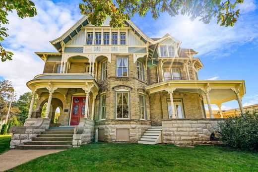 Detached House in Janesville, Rock County