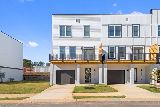 Townhouse in Decatur, DeKalb County