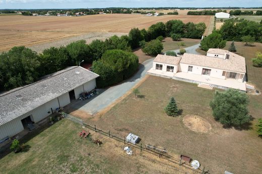 Montroy, Charente-Maritimeの一戸建て住宅