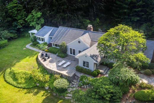 Detached House in New Canaan, Fairfield County