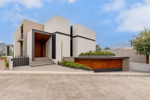 Vrijstaand huis in Huixquilucan, Mexico (staat)