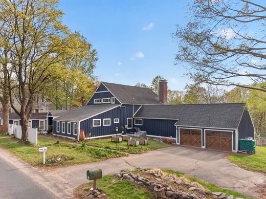 Detached House in Killingworth, Middlesex County