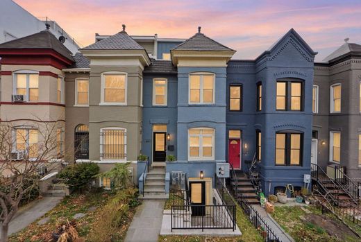 Apartment in Washington, Washington County