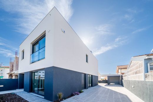 Semidetached House in Vila Nova de Gaia, Distrito do Porto