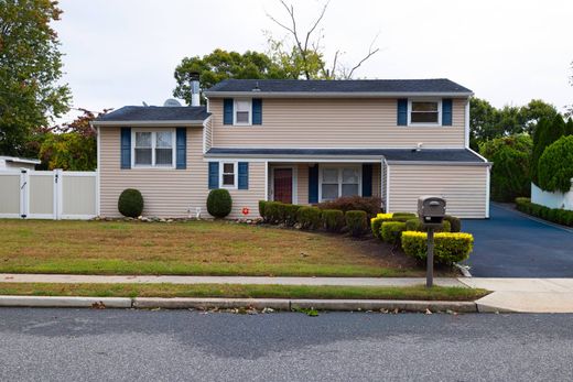 منزل ﻓﻲ Selden, Suffolk County