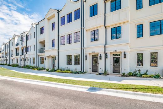 Townhouse in Rogers, Benton County