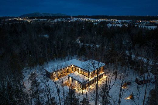 Sainte-Catherine-de-Hatley, Estrieの一戸建て住宅