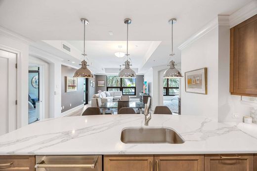 Appartement à Naples, Comté de Collier