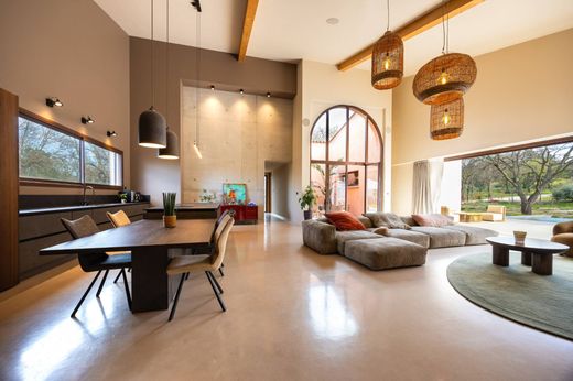 Detached House in Perpignan, Pyrénées-Orientales