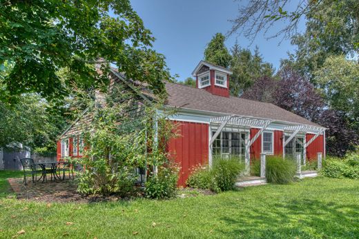 Detached House in Orient, Suffolk County