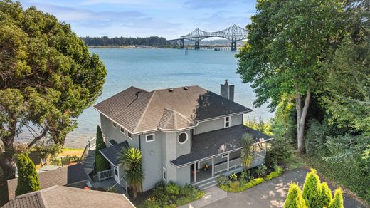 Detached House in North Bend, Coos County