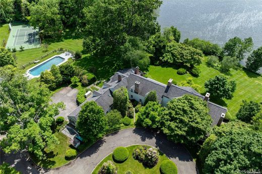 Detached House in Mill Neck, Nassau County