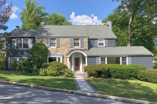 Detached House in Maplewood, Essex County