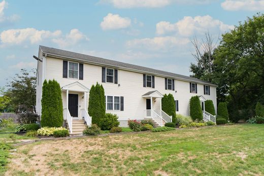 Townhouse in West Warwick, Kent County