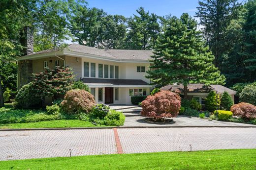 Detached House in Old Westbury, Nassau County