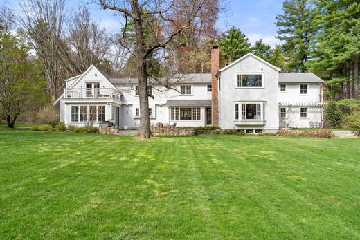Detached House in Dover, Norfolk County