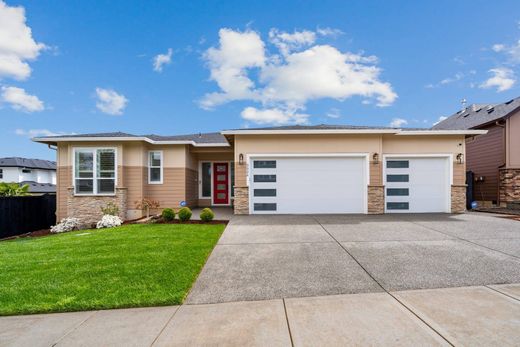 Luxury home in Camas, Clark County