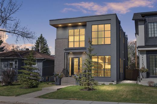Detached House in Calgary, Alberta