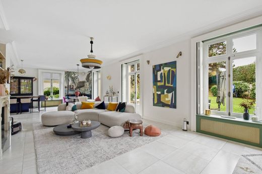 Einfamilienhaus in Bougival, Yvelines