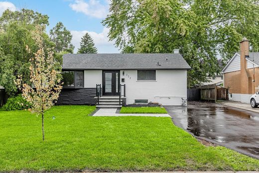 Detached House in Burlington, Ontario