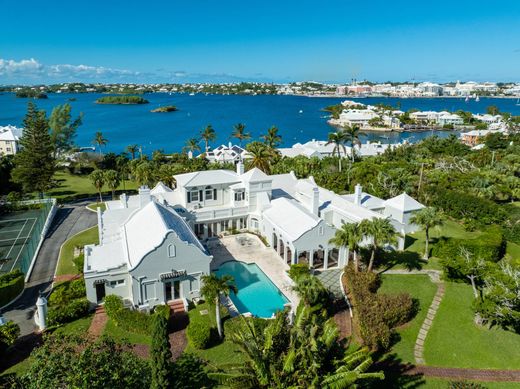 Luxury home in Paget