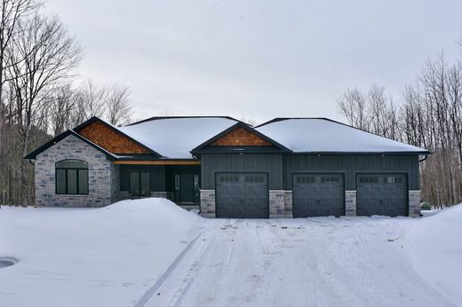 Detached House in Gravenhurst, Ontario