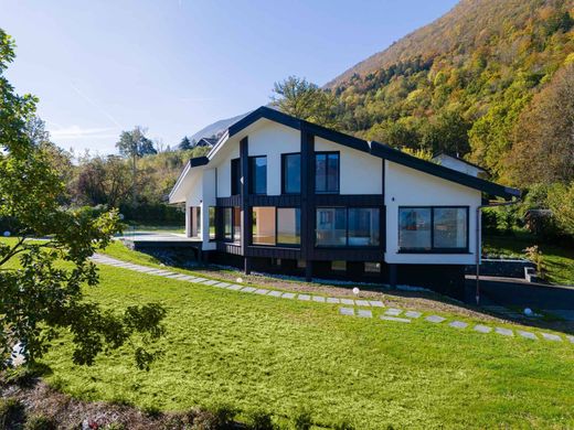 Vrijstaand huis in Sevrier, Haute-Savoie