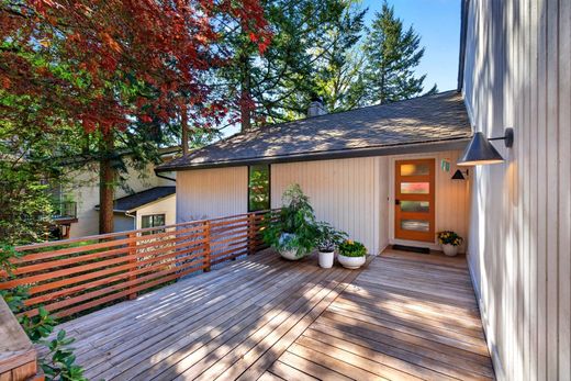 Luxury home in Lake Oswego, Clackamas County