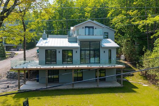 Detached House in St-Hippolyte, Laurentides