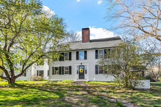 Detached House in Carlisle, Middlesex County