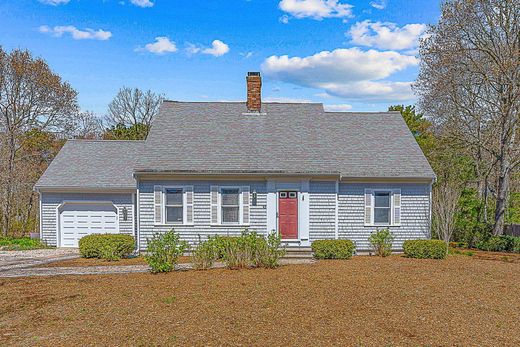 Detached House in Mashpee, Barnstable County