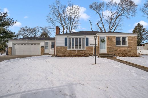 Detached House in Cranston, Providence County