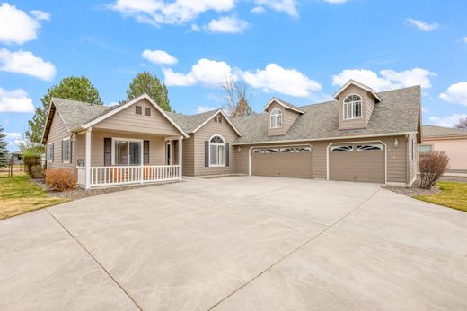 Luxury home in Redmond, Deschutes County