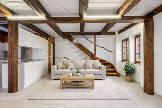 Detached House in Villeneuve, Aigle District