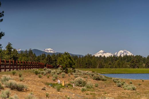 Bend, Deschutes Countyの土地