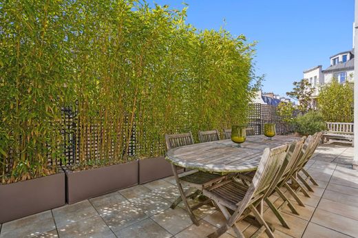 Apartment in Neuilly-sur-Seine, Hauts-de-Seine
