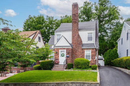 Detached House in Port Washington, Nassau County